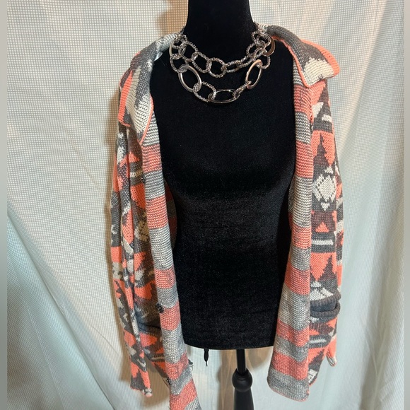 Geometric Patterned Cardigan - Picture 3 of 6